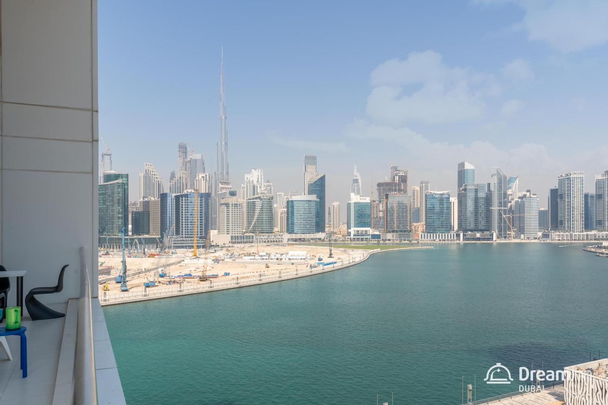 Dream Apartments- West Wharf Tower Canal View Apartment Dubai